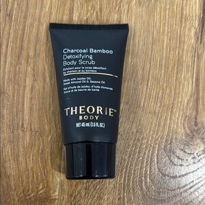 Theorie Body Charcoal Bamboo Detoxifying Body Scrub - Black